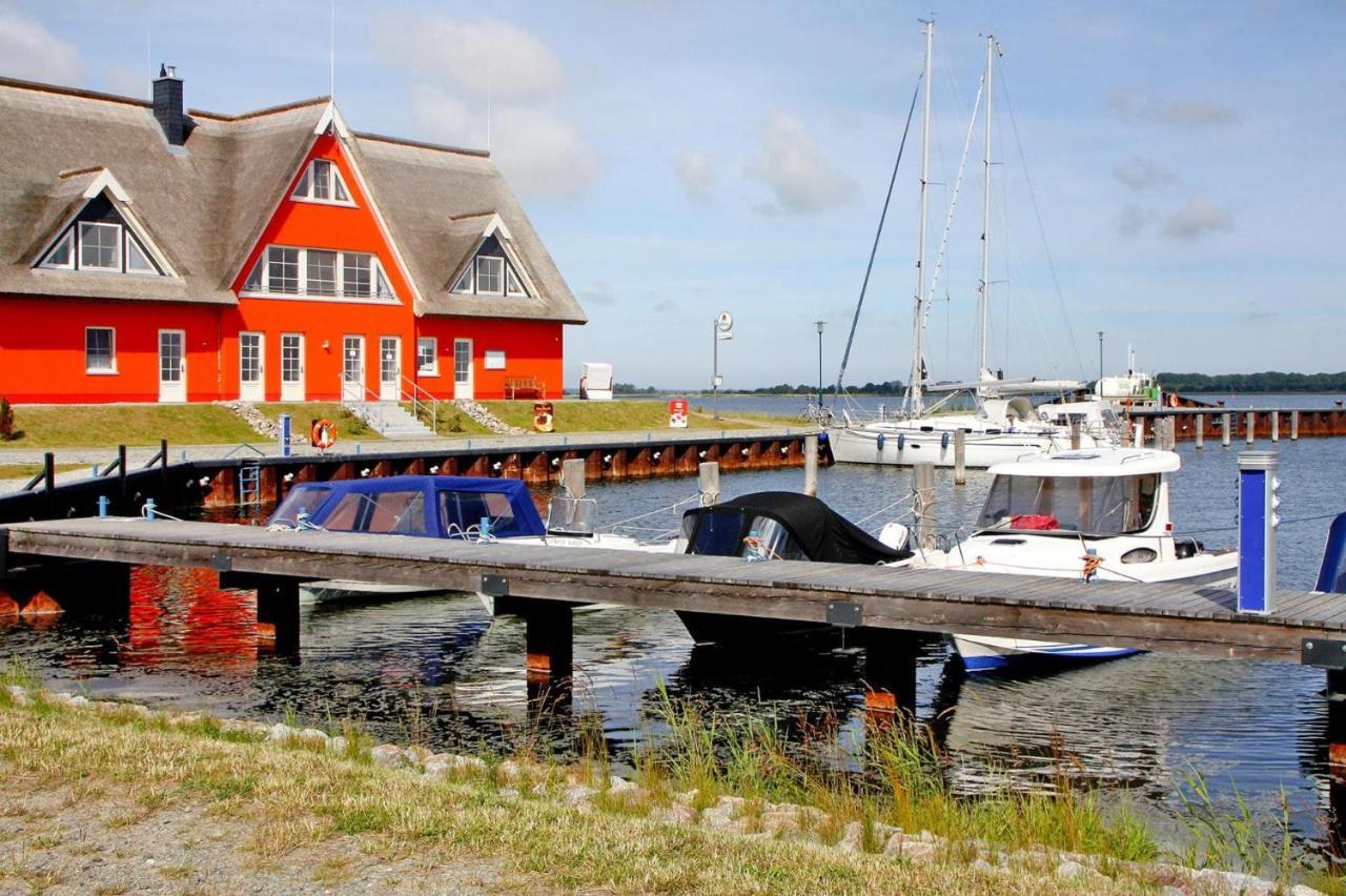 Reetdachhaus Lotte Mit Sauna Und Kaminofen Am Yachthafen In Vieregge Exteriér fotografie